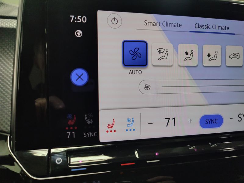 Used 2025 Volkswagen Atlas Cross Sport SEL AWD w/Sunroof & NavImage 26