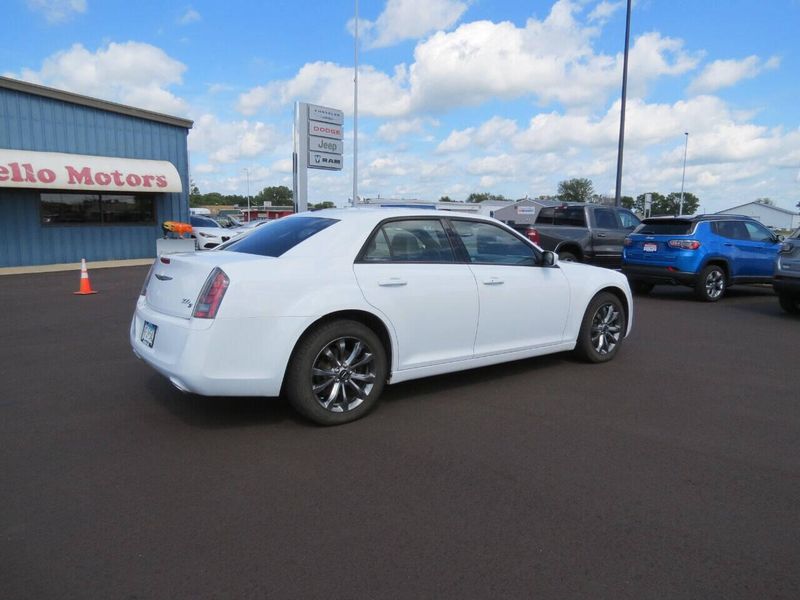 Used 2014 Chrysler 300 S AWD 4dr SedanImage 8