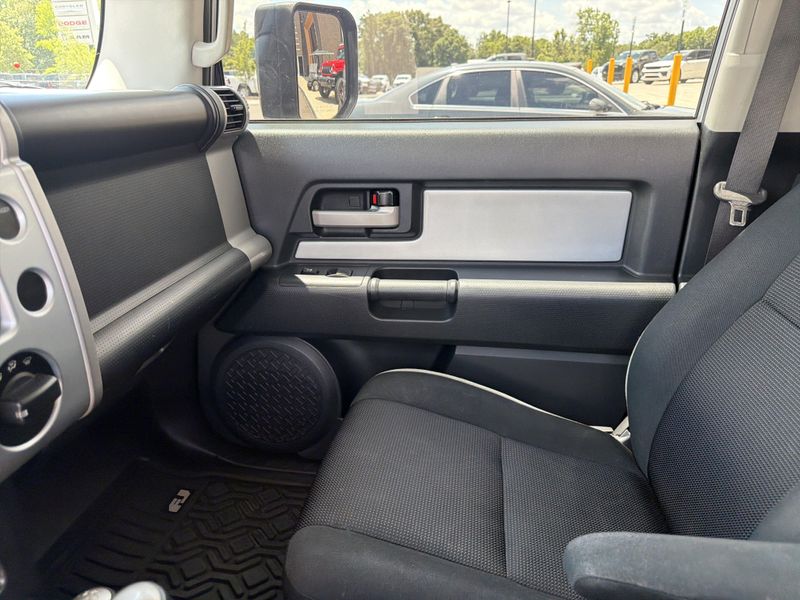 Used 2007 Toyota FJ Cruiser Image 55