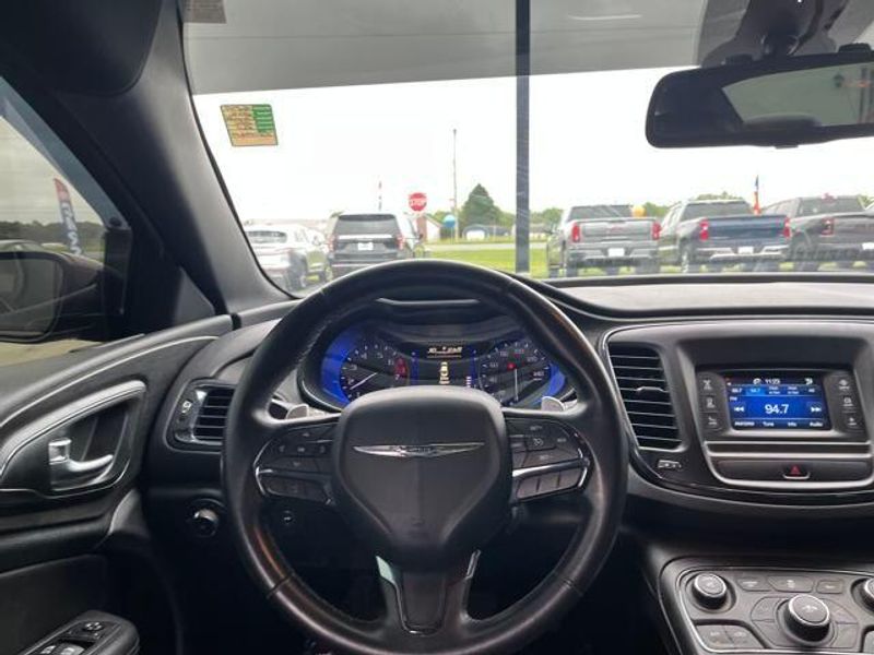 2016 Chrysler 200 S