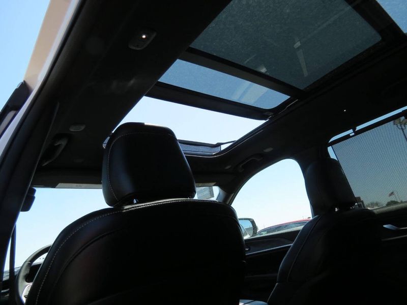 Used 2024 Jeep Grand Cherokee L Limited 4x4 4dr SUVImage 16