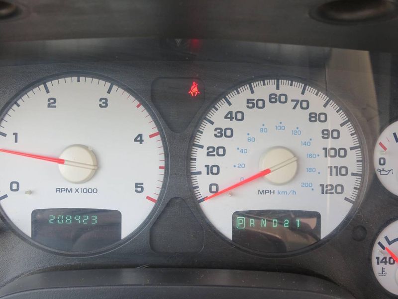 Used 2005 Dodge Ram 2500 SLT 4dr Quad Cab 4WD SBImage 16