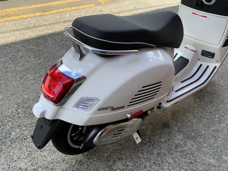 New 2027 Vespa GTS 310 SUPER 