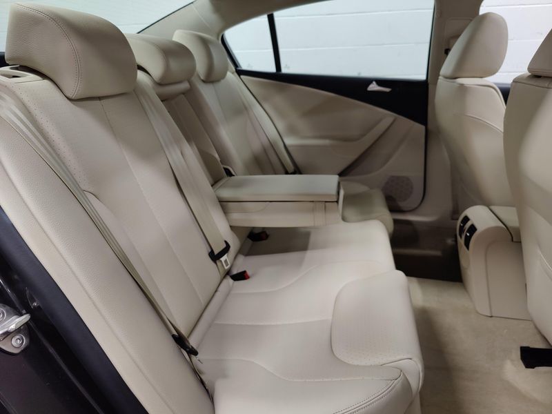 2010 Volkswagen Passat Sedan Komfort w/SunroofImage 12
