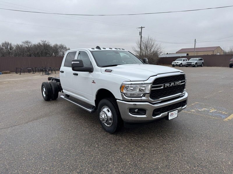 2024 RAM 3500 Chassis Cab TradesmanImage 2