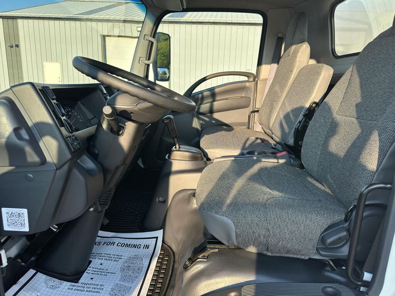 2025 Isuzu NPR photo 10