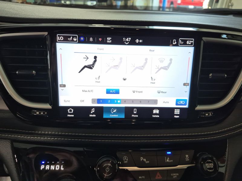 New 2025 Chrysler Pacifica SelectImage 26