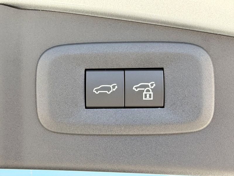 New 2026 Lexus RZ 350eImage 14