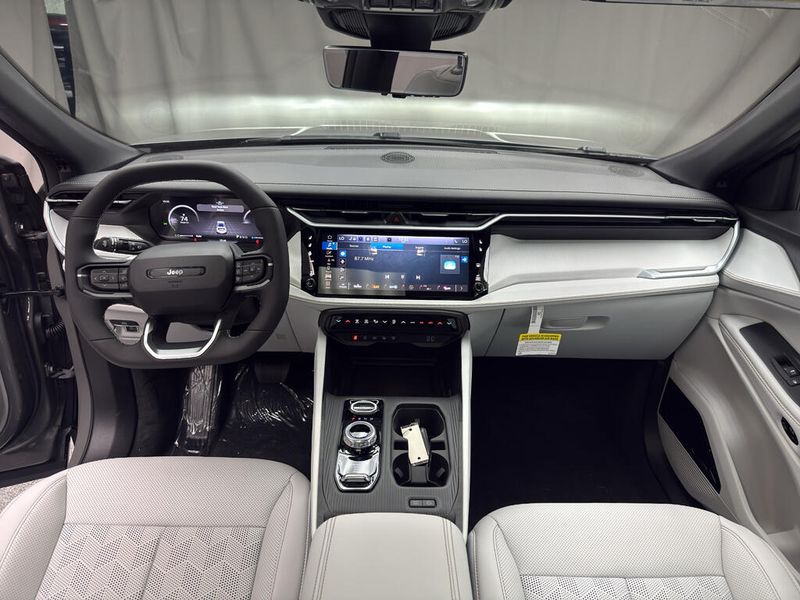 New 2026 Jeep Cherokee Overland 4x4Image 8