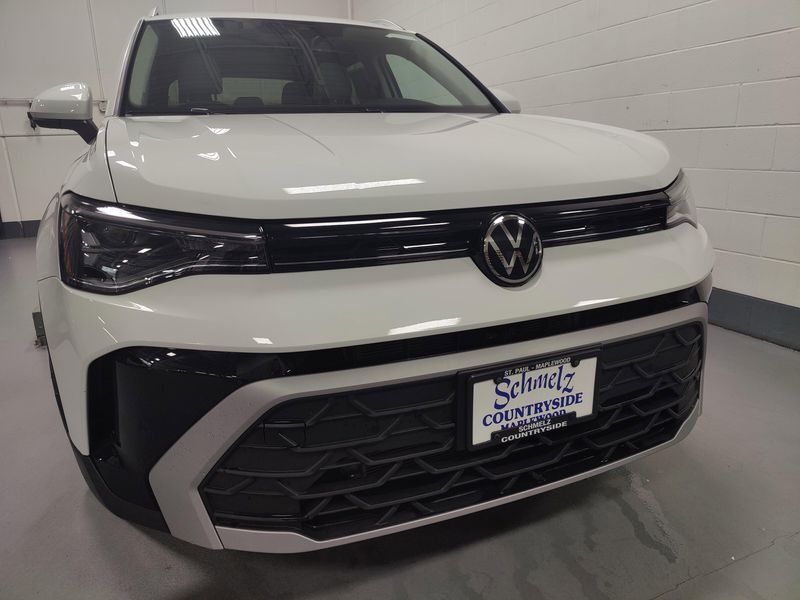 2025 Volkswagen Taos SE AWD w/SunroofImage 2