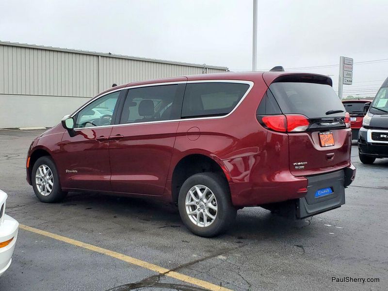 2023 Chrysler Voyager LXImage 10