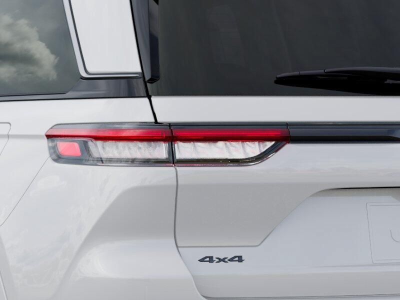New 2027 Jeep Grand Cherokee Limited Reserve 4x4Image 9