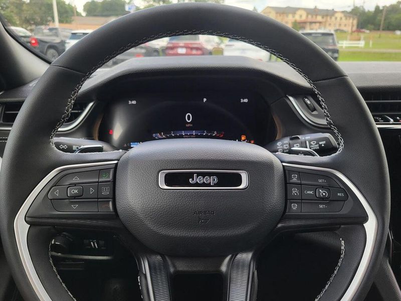 2025 Jeep Grand Cherokee L Altitude X 4x4Image 11