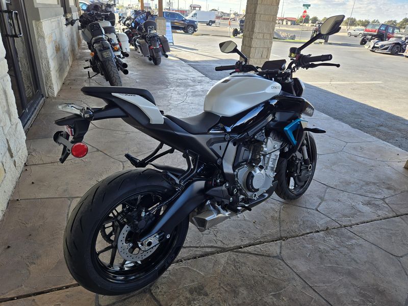 NEW 2026 CFMOTO 675NK Image 5