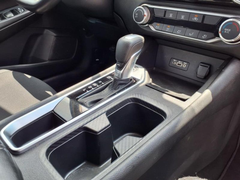 2022 Nissan Sentra SV photo 10