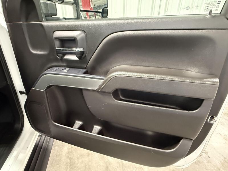 Used 2017 Chevrolet Silverado 3500HD Chassis LTImage 5