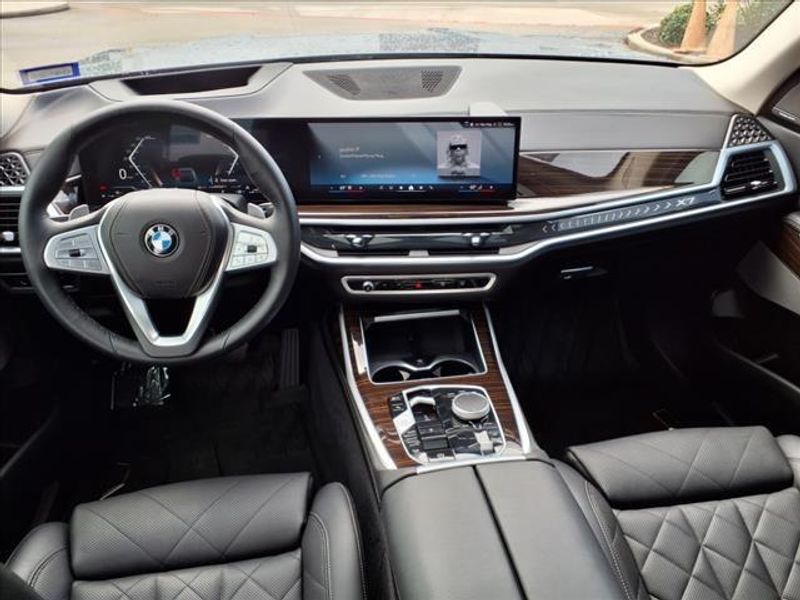 2024 BMW X7 xDrive40iImage 4