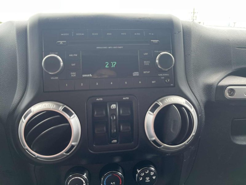 Used 2016 Jeep Wrangler Unlimited Image 3