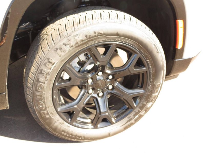 2024 Wagoneer Wagoneer Carbide 4x4Image 5