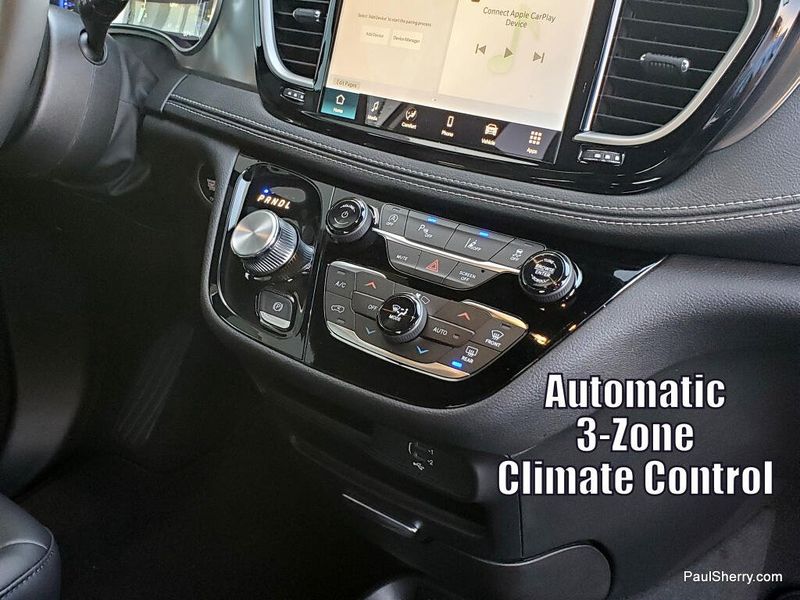 New 2026 Chrysler Pacifica Select