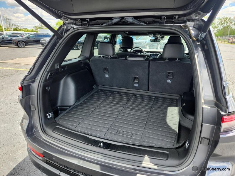 Used 2022 Jeep Grand Cherokee Altitude
