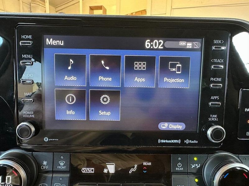 2021 Toyota Highlander XLE photo 4