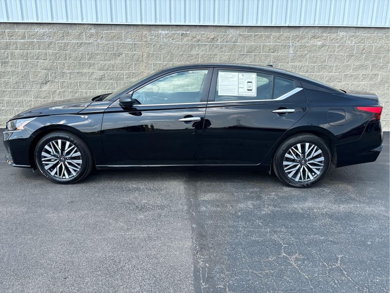 2024 Nissan Altima 2.5 SV photo 5