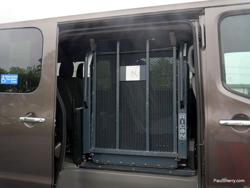 2017 Nissan NV Passenger NV3500 HD SVImage 19