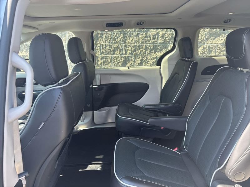 2023 Chrysler Pacifica Limited photo 22