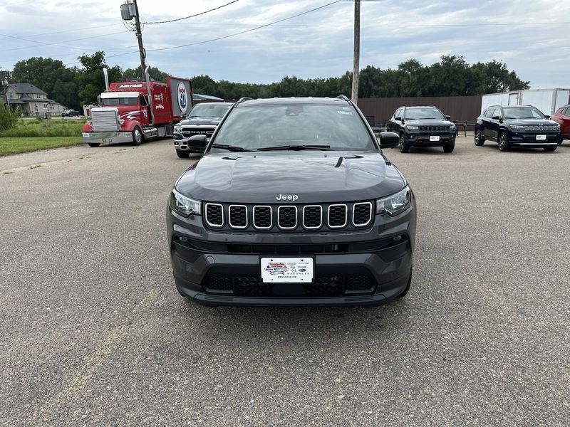 2024 Jeep Compass Latitude Lux 4x4Image 3