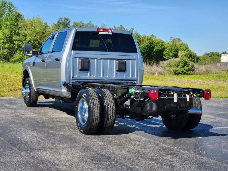 2024 RAM 3500 Tradesman Crew Cab Chassis 4x4 60