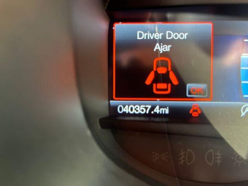 2020 Ford Edge SEL photo 3