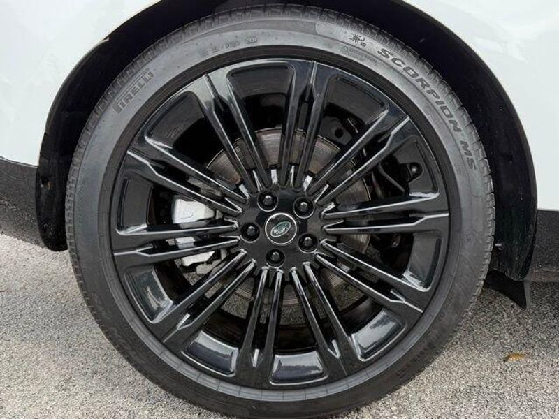 Used 2025 Land Rover Range Rover SE
