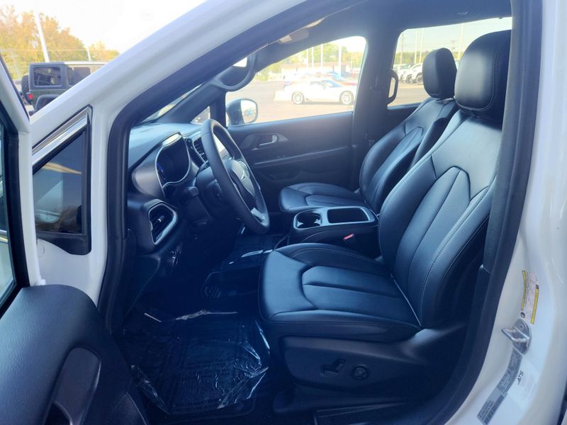 New 2026 Chrysler Voyager Lx