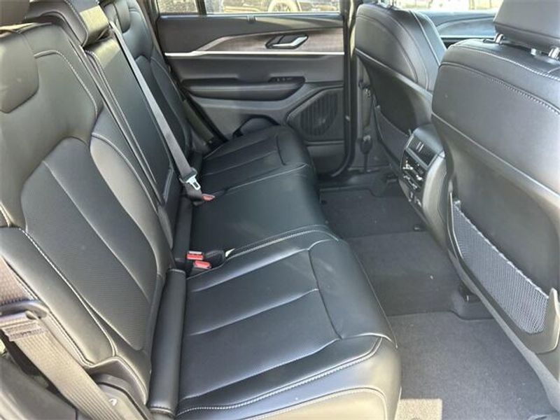 New 2025 Jeep Grand Cherokee Limited 4x4Image 14