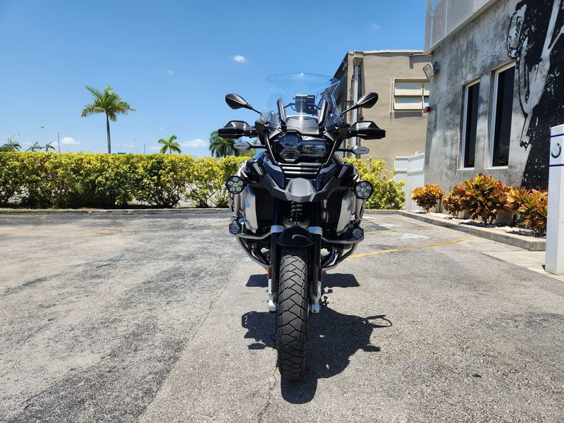2022 BMW R 1250 GS Adventure Image 2