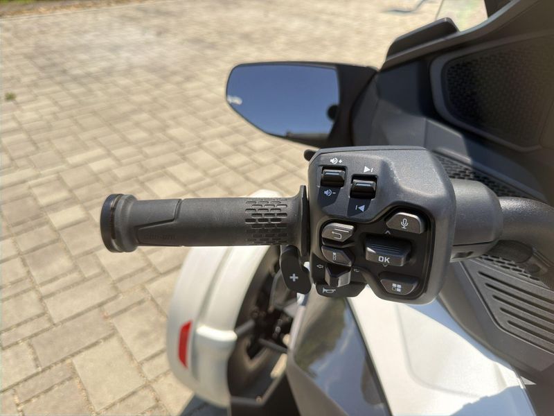 New 2026 Can-Am SPYDER RT SEA-TO-SKY (SE6) Image 22