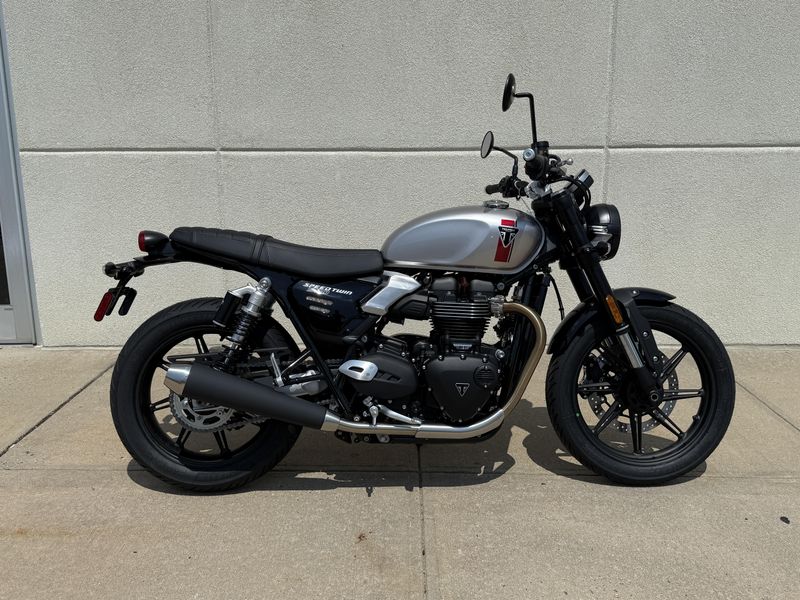 2025 Triumph SPEED TWIN 900Image 2