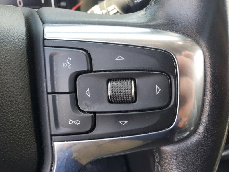 2020 Chevrolet Blazer LT in a Summit White exterior color and Jet Blackinterior. Johnson Dodge 601-693-6343 pixelmotiondemo.com 