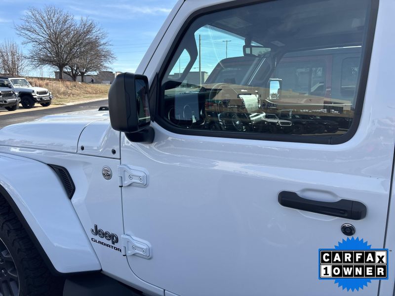 Used 2022 Jeep Gladiator OverlandImage 13