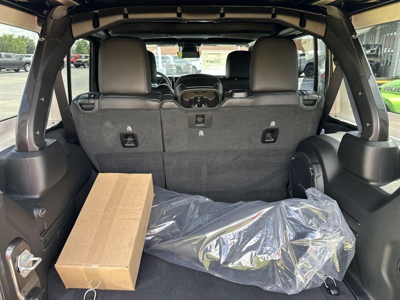 New 2025 Jeep Wrangler 4-door SaharaImage 11