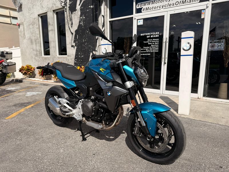2025 BMW F 900 R Image 9