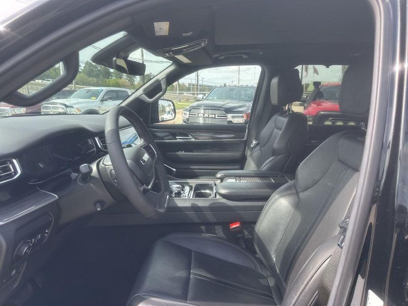 2022 Jeep Wagoneer Series IIIImage 9