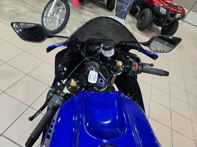 USED 2025 YAMAHA YZF R7 Image 15