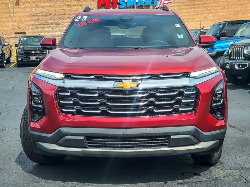 2025 Chevrolet Equinox LT photo 2