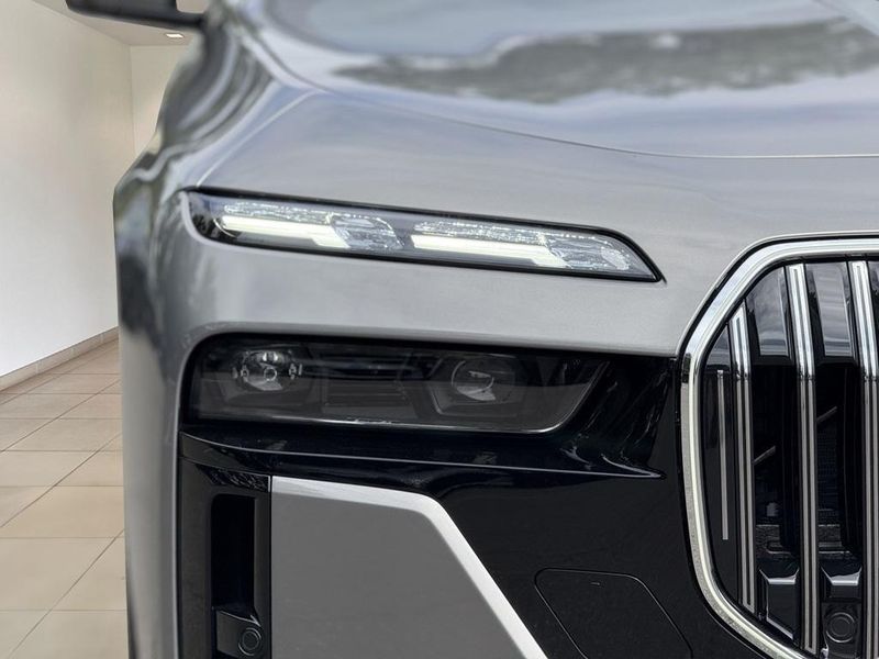 2025 BMW 7 Series 760i xDriveImage 11