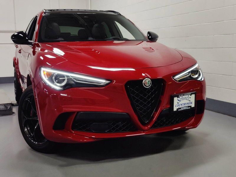 2023 Alfa Romeo Stelvio Quadrifoglio AWD w/SunroofImage 2