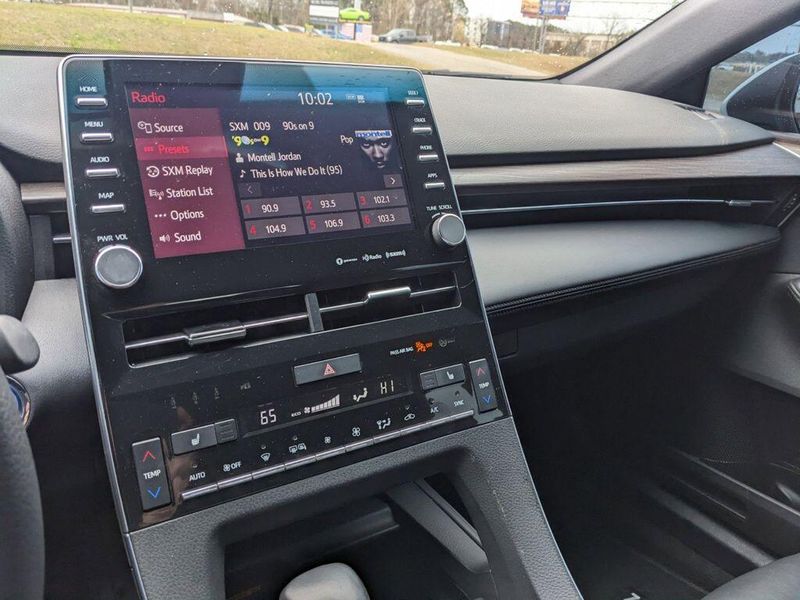 2022 Toyota Avalon Hybrid XLE in a Ice Edge exterior color and Blackinterior. Johnson Dodge 601-693-6343 pixelmotiondemo.com 