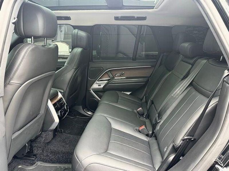 2025 Land Rover Range Rover SE