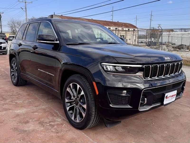 New 2025 Jeep Grand Cherokee Overland 4x4Image 3